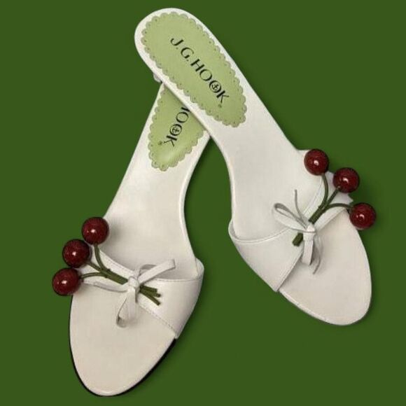 Vintage White & Red 3D Cherry & Bow Embellished Peep-Toe Kitten heel. US 7.5. - Picture 1 of 3